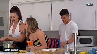 Best Friend Came In And We Had A Threesome With A Hot Girl Who Squirts
