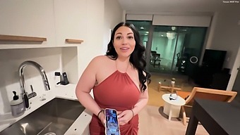 A Hot Mom'S Friend Seduced And Fucked A Young Guy.